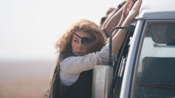 Rosamund Pike è la corrispondente di guerra Marie Colvin: "Audace nel raccontare la verità"