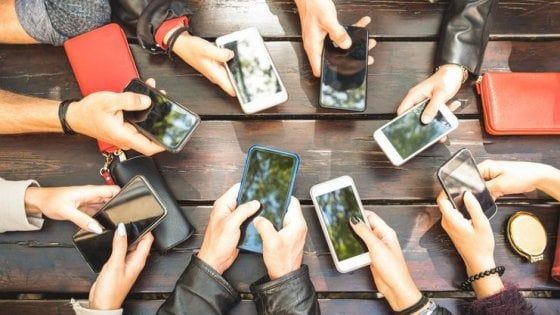 Lavoro, attenzione alle tracce lasciate sui social: così i recruiter scoprono chi siete