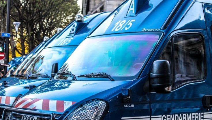 Francia, lite domestica degenera: tre poliziotti uccisi e uno ferito 