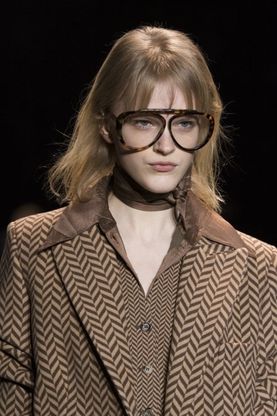 Trendy anche in ufficio: guida alla scelta di abiti e accessori di stagione