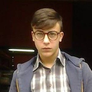 Ragazzo 17 anni ucciso da carabinieri a Napoli. Per protesta auto della polizia distrutte. Il militare indagato per omicidio colposo
