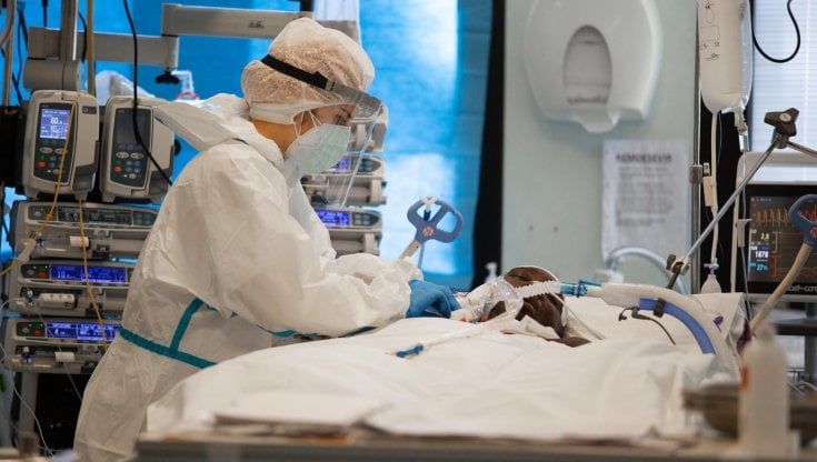 Coronavirus, nuovi contagiati sopra quota 1500: cresce ancora la quota di positivi rispetto ai tamponi
