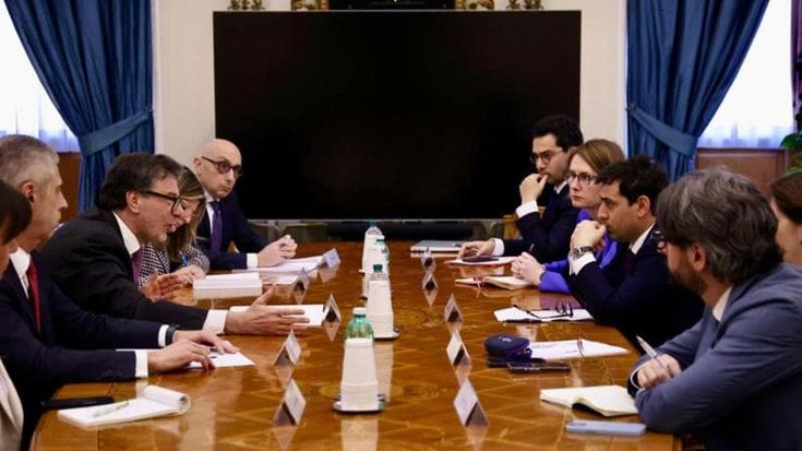 Vertice tra Giorgetti e Séjourné: “Bene l’apertura sulla flessibilità”