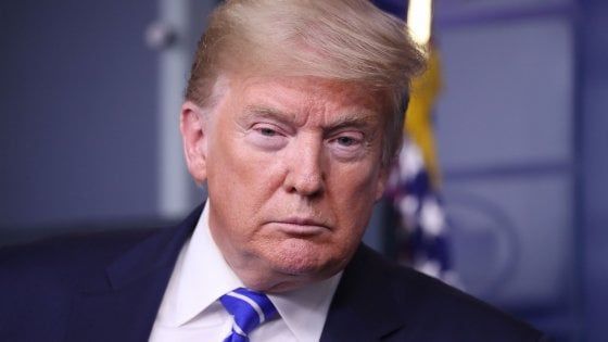 Coronavirus, iniezioni di disinfettanti e raggi Uv: la cura choc di Trump scatena le polemiche 