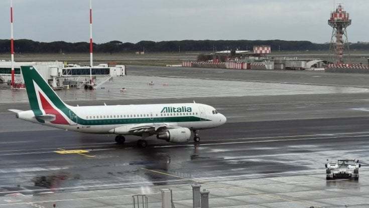 Salvare Alitalia un'altra volta il dilemma del governo Draghi