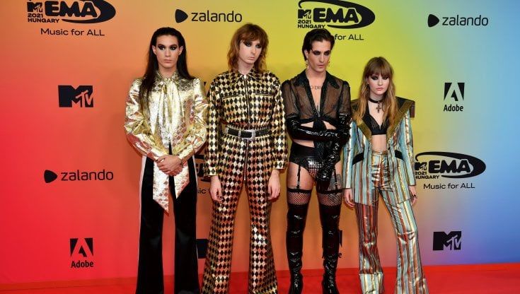 La giarrettiera in pelle di Damiano e altre follie del look dei Maneskin agli MTV Europe Award