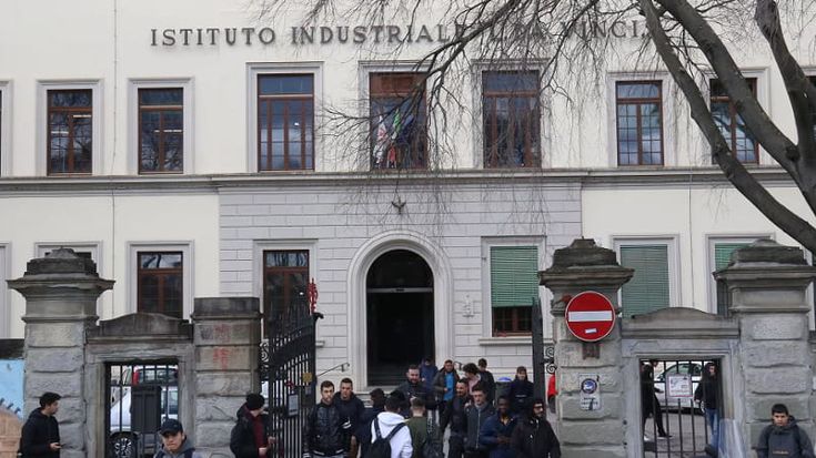 Palpeggia uno studente, insegnante sospeso: respinto il ricorso per annullare il provvedimento