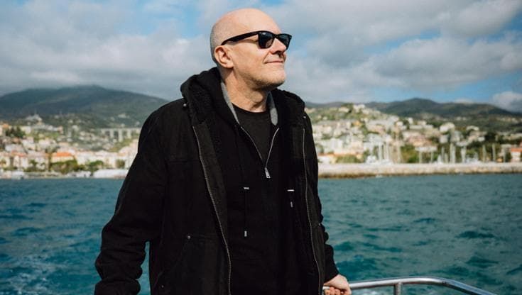 L’altro Sanremo di Max Pezzali: “Gli show sulla nave, la mia ossessione per i live in posti strani”