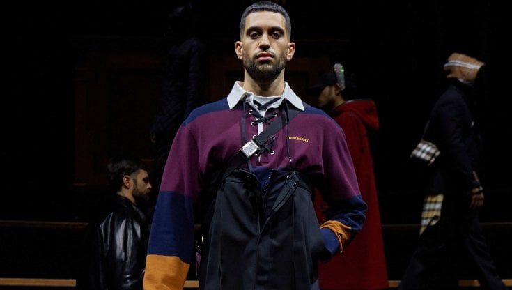 Mahmood sale in passerella per Burberry