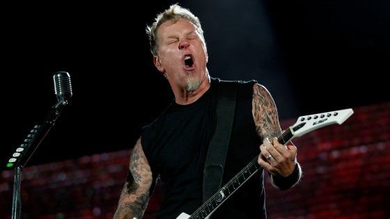 Metallica fermano il tour: problemi di alcol per James Hetfield