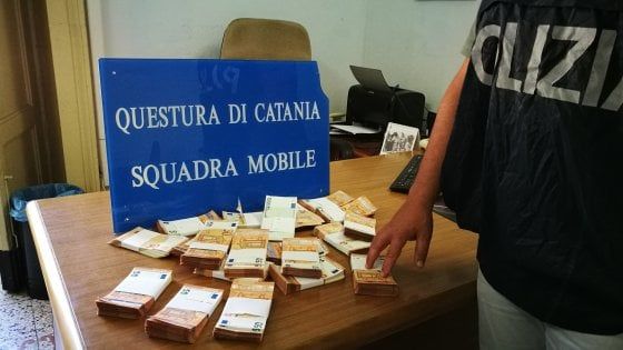 Catania: trasportava 100 mila euro in banconote false, arrestato