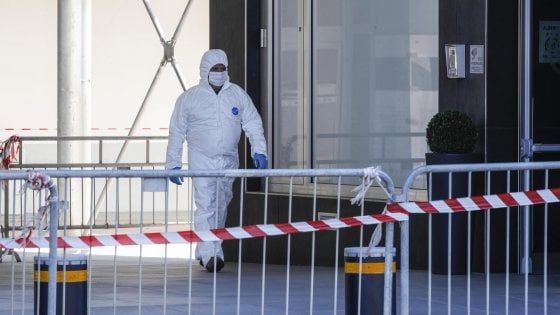 Coronavirus, 45 contagiati negli hotel di Fiumicino. Il sindaco: "Esposto in procura"