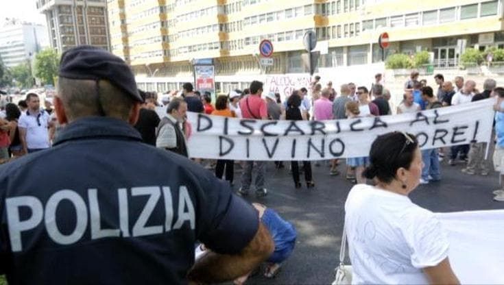 "Giù le mani dal Divino Amore", il sit-in contro la discarica