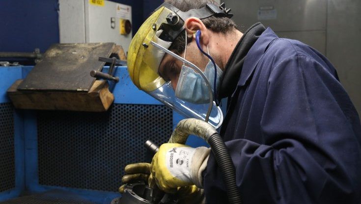 Lavoro, l'occupazione si stabilizza a dicembre. Il 2021 si chiude con un recupero di 540mila unità