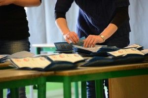 Testa a testa tra Pd e Pdl,<br />comuni al ballottaggio