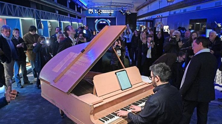 Il pianoforte a coda rosa di Fred Buscaglione, da Le Roi al Museo della Rai