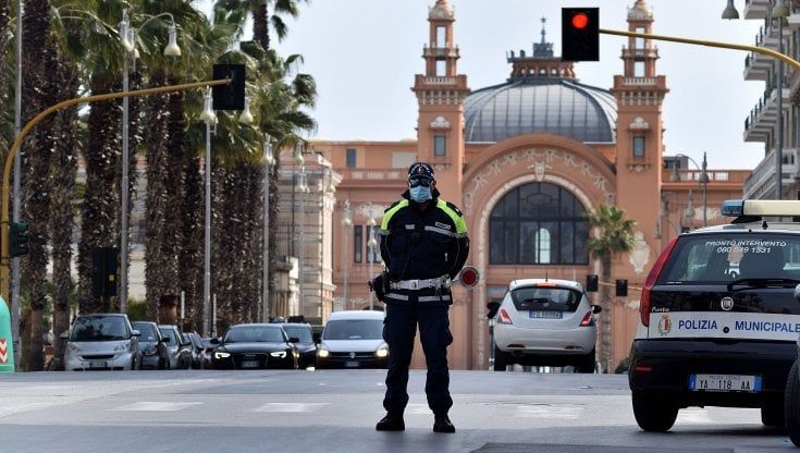 Bari, 800 euro di multa per un caffè: triplicati i controlli anti Covid