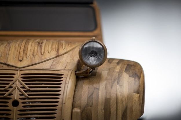 La 2CV di legno dell’ebanista Michel Robillard