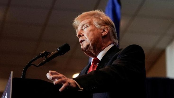 Trump all’attacco della Corte Suprema: “Se sarò escluso dal voto ci saranno caos e finimondo”. E riappare accanto a Melania