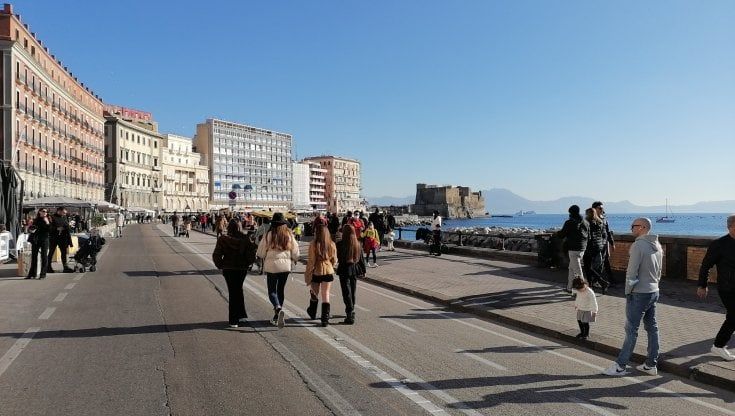 Napoli, torna il lungomare senza auto