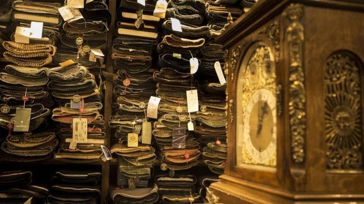 Il dietro le quinte della moda a Napoli, dalle cravatte di Chiaia ai guanti nel rione Sanità