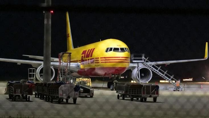 Lipsia, la notte dell'impatto con un oggetto sospetto all'aeroporto: le indagini sui droni coi robot