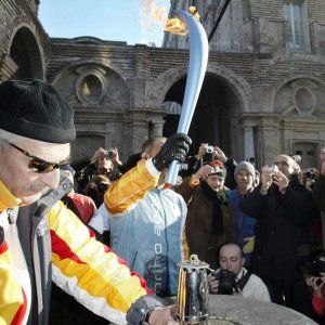 Mille euro per la torcia, l'eredità olimpica finisce su Ebay