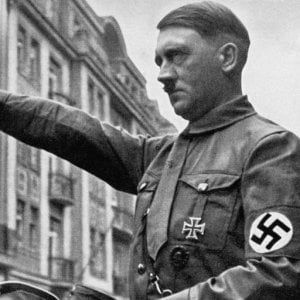 The Shoah Party: video terribili a sfondo nazista scambiati sui cellulari tra minorenni  