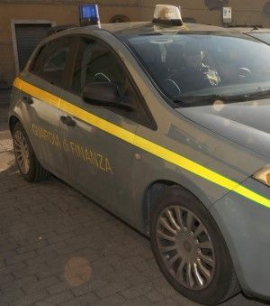Traffico di falsi permessi di soggiorno:<br />anche un poliziotto fra i nove arrestati
