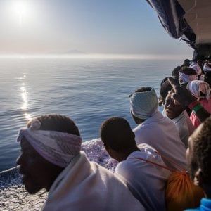 Aquarius verso la Spagna, la Ue: "Ecco la vera solidarietà"