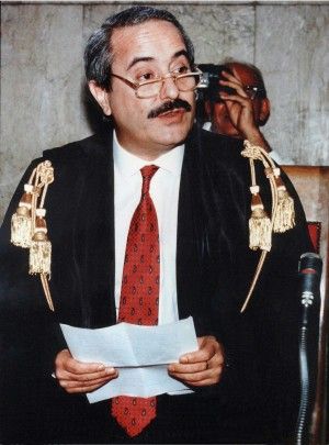 Mafia, l'auto di scorta di Falcone<br />arriva nei luoghi del terremoto
