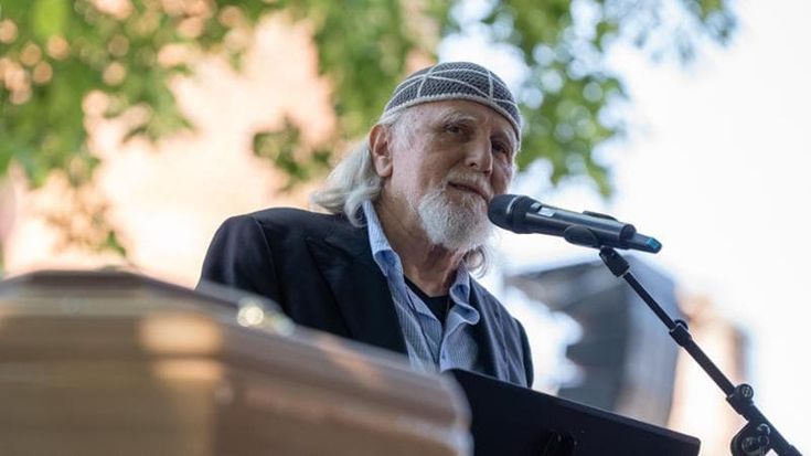 “Carlin, un titano che ha fatto la rivoluzione come il Che”: Moni Ovadia ricorda Petrini
