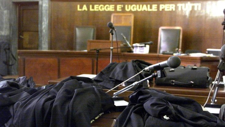Covid, l'Anm a Draghi: "Non siamo furbetti, ma il vaccino è indispensabile. Priorità per il mondo della giustizia"