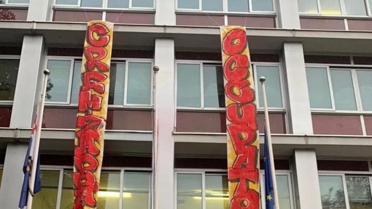 Occupati il liceo Agnesi e l’istituto Cremona-Zappa: “Fondi alla scuola, dialogo e partecipazione”