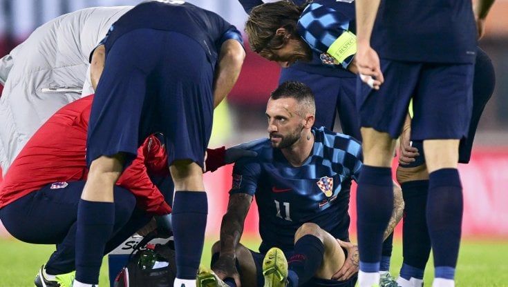 Brozovic si ferma e rischia un mese di stop. Inter, scocca l'ora di Asllani?
