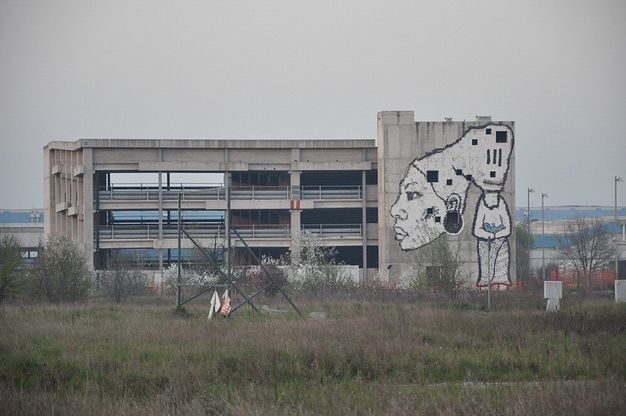 Quel graffito enorme e misterioso