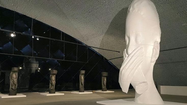 Napoli, in piazza Municipio arriva la maxistatua di Jaume Plensa