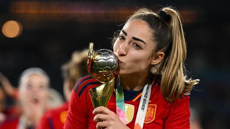 Olga Carmona, la calciatrice della Spagna che ha deciso il Mondiale scopre della morte del padre dopo la partita