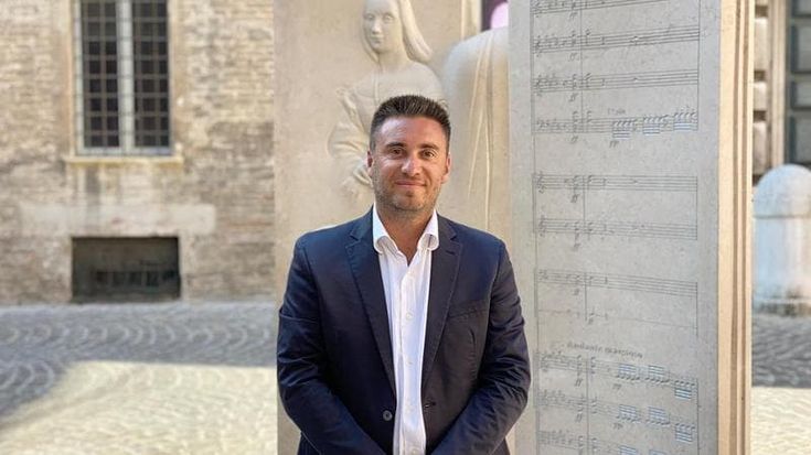 Monte Grimano Terme, il sindaco di centro destra impone con un’ordinanza la benedizione pasquale a scuola