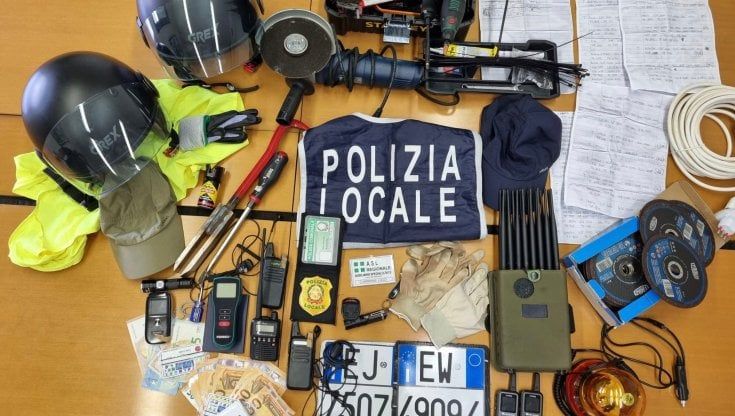 Firenze, rapinano anziana e la chiudono in casa: due arrestati