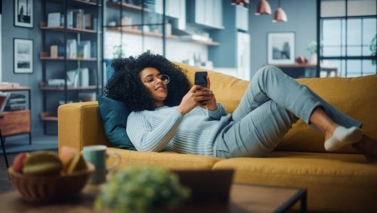 Shopping digitale, sempre più donne in Italia preferiscono acquistare online