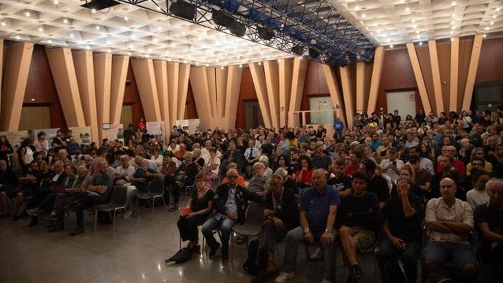 Leoncavallo, la piazza raddoppia: corteo dell’ala dura “contro il Comune” prima di quello generale