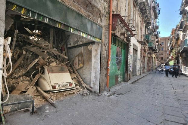 Palermo: crolla solaio in palazzina della Vucciria