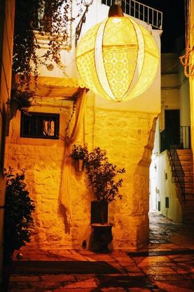 "Mondi di luce", a Cisternino il Natale è d'artista