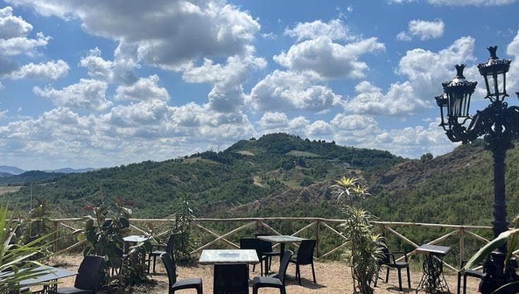 Piazza Minore, quel posto in collina dove c’era il tiro al piattello diventato oasi contro il caldo