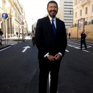 Marino, i fan in piazza. Lui: "Resisto? C'è la legge"