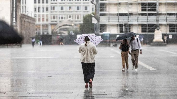 Meteo, allerta gialla per rischio idrogeologico a Milano: previste forti piogge in serata e domani