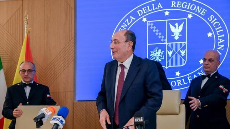 Da 28 a oltre cento dipendenti: Schifani allarga la sua corte