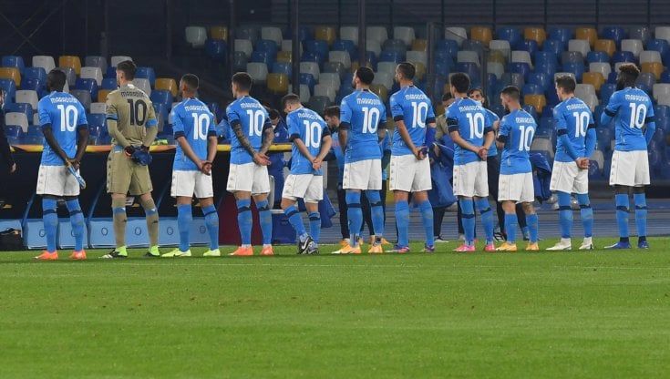 Maradona, "Questo stadio ora è tuo". Tutti con il numero 10