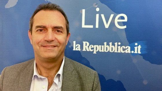 De Magistris live per Repubblica risponde ai cittadini, mandate foto e video per segnalare disagi e soluzioni